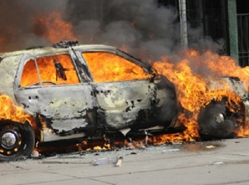 В Баку и Сумгайыте сгорели автомобили